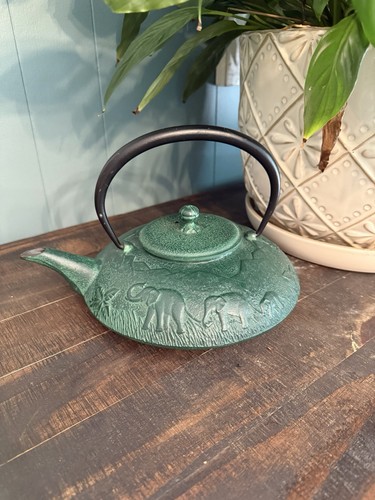 Vintage cast iron elephant - cast,